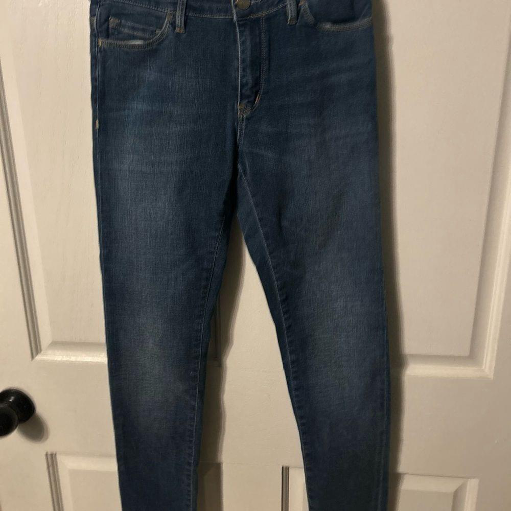 Carhart jeans size 27 skinny jeans. Medium wash